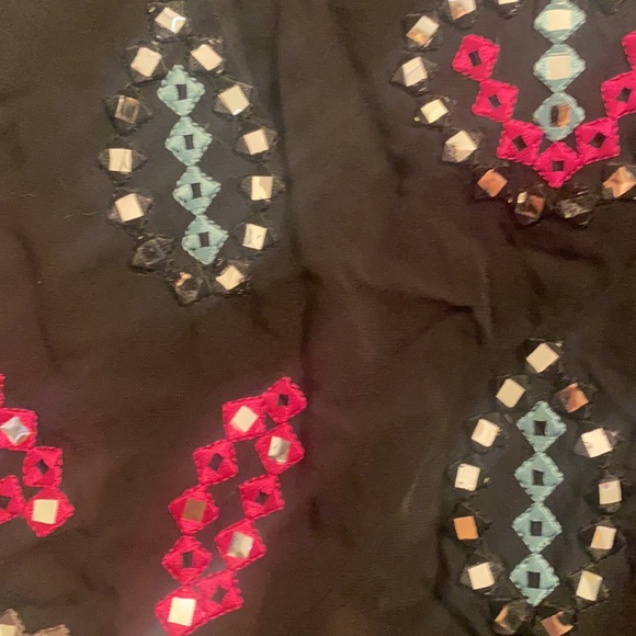 Eye catching silk DKNY top - Picture 3 of 6